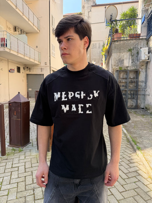 T-shirt con stampa ricamata