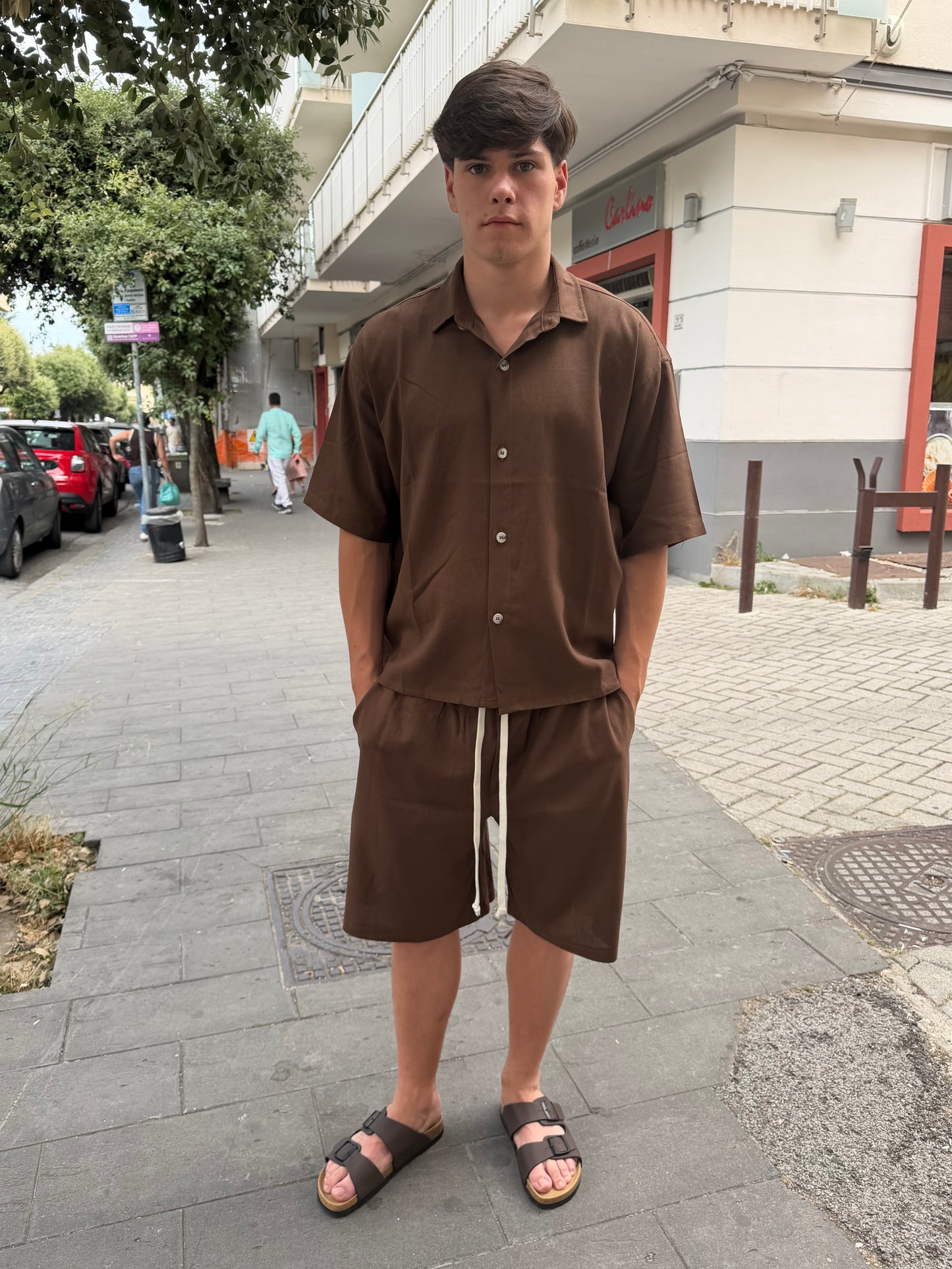 Completo corto in lino