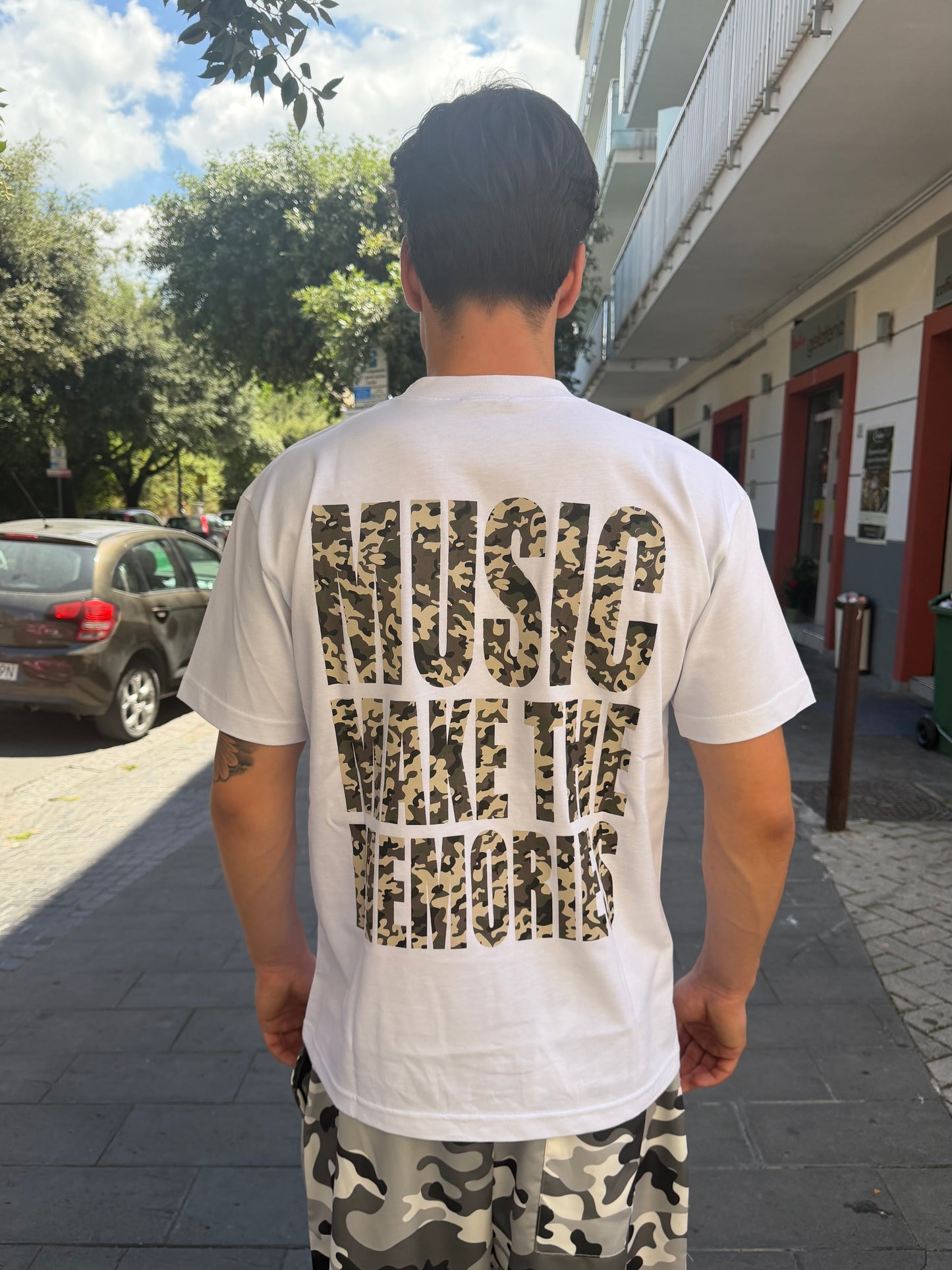 T-shirt con frase